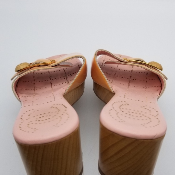 CHANEL Peach and Pink Mules with Gold Accent - Picture 8 of 9